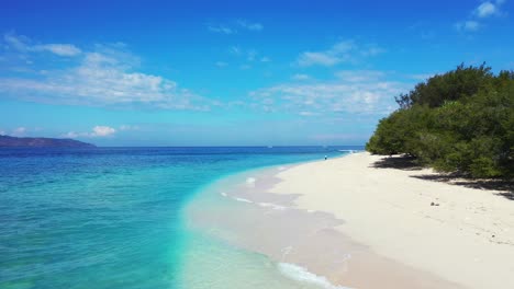 Tropical-Beach-with-White-Sand-And-Palm-Trees