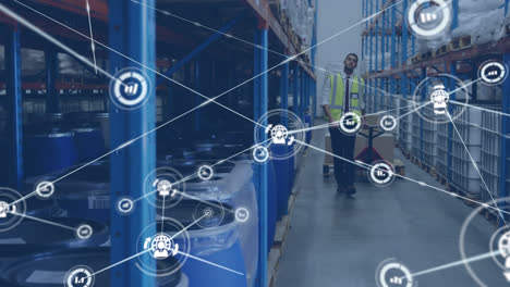 trabajan en un almacén especializado en transporte y distribución de mercancías