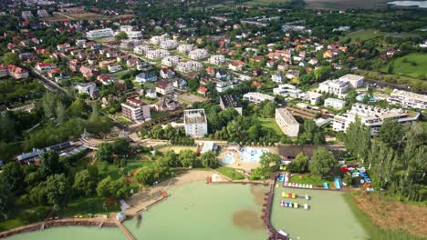 Lago-Balaton-En-Hungría-Con-En-Junio-Verano