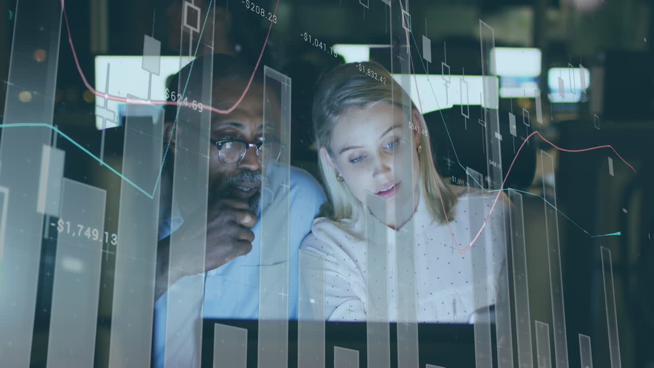 animación del procesamiento de datos sobre personas de negocios hablando en la oficina