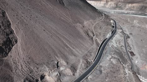 Karakoram-highway-near-Raikot-A