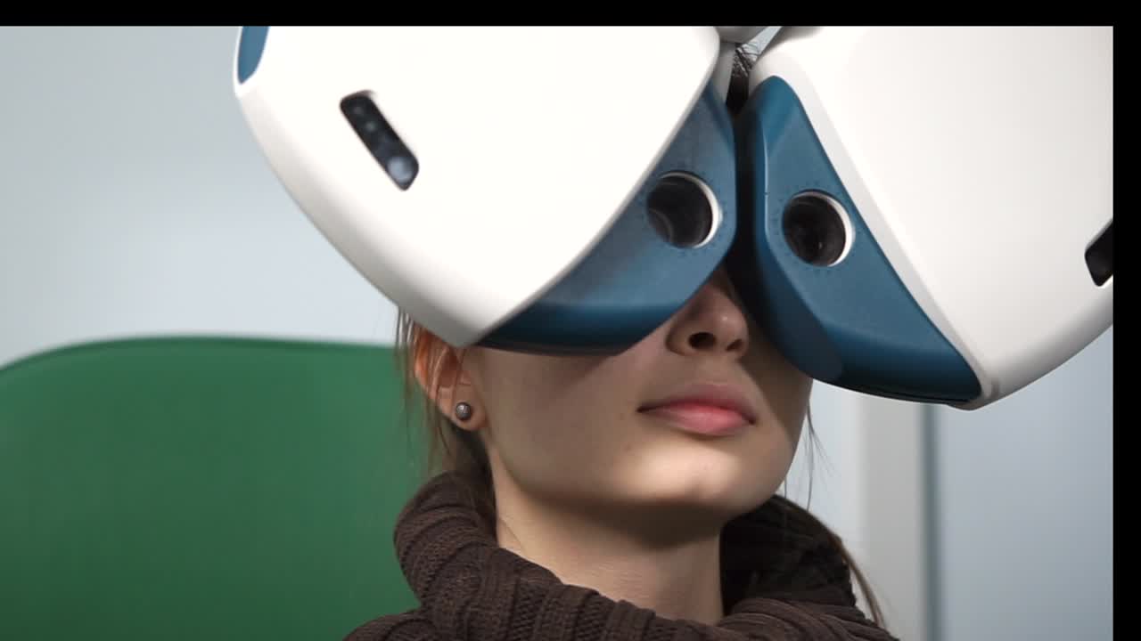 осмотр глаз