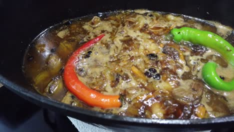 el pilau tradicional asiático hirviendo