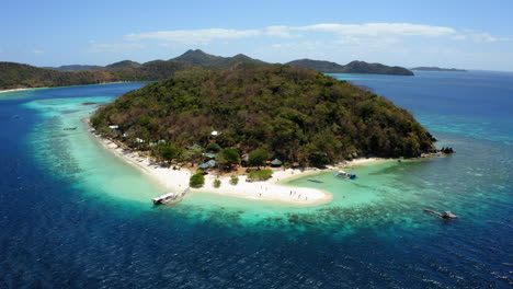 Bananeninsel-An-Einem-Sonnigen-Tag,-Coron,-Palawan,-Philippinen