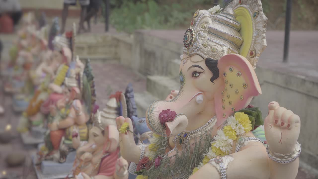 ganpati vasarjan getting ready for arti pray