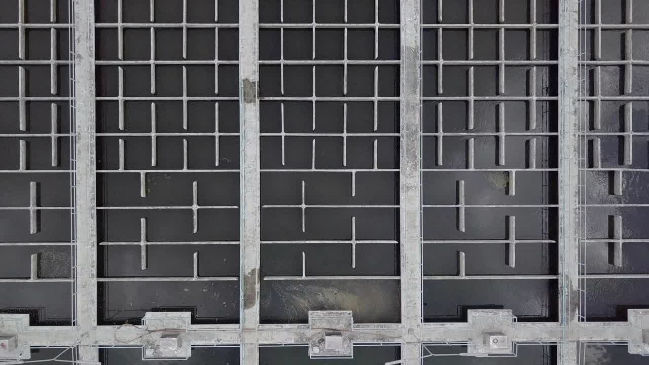 vista aérea de la instalación de tanques de tratamiento de agua