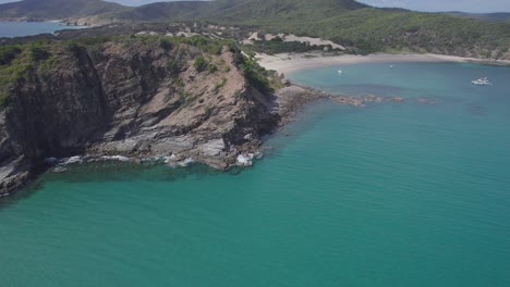 Cove-Beach-In-Rocky-Shore-Of-Butterfish-Bay-On-Great-Keppel-Island-In-Central-Queensland,-Australia