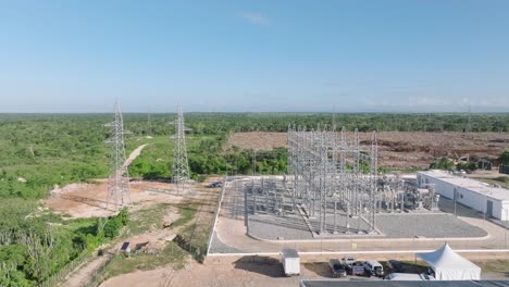 parque fotovoltaico con paneles solares en cumayasa, la romana, república dominicana_pan shot