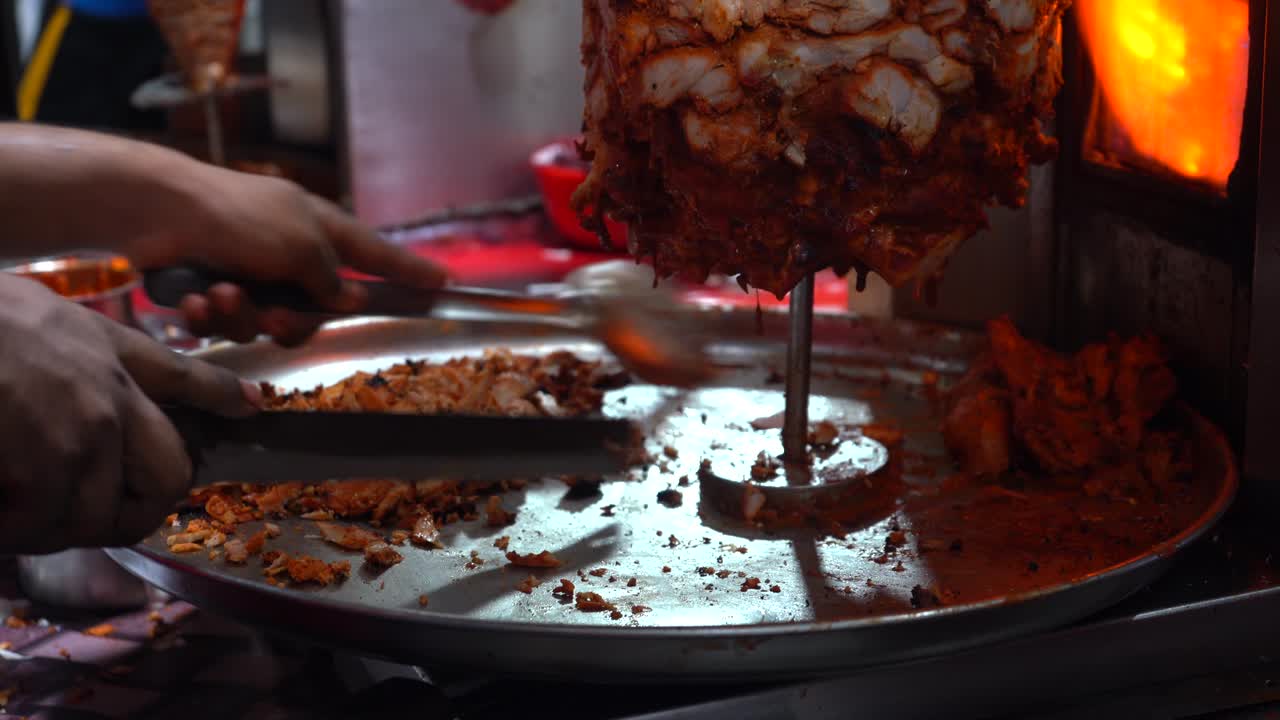 Shawarma indiano, Mira Road, preparazione di pane arrotolato, cibo da strada