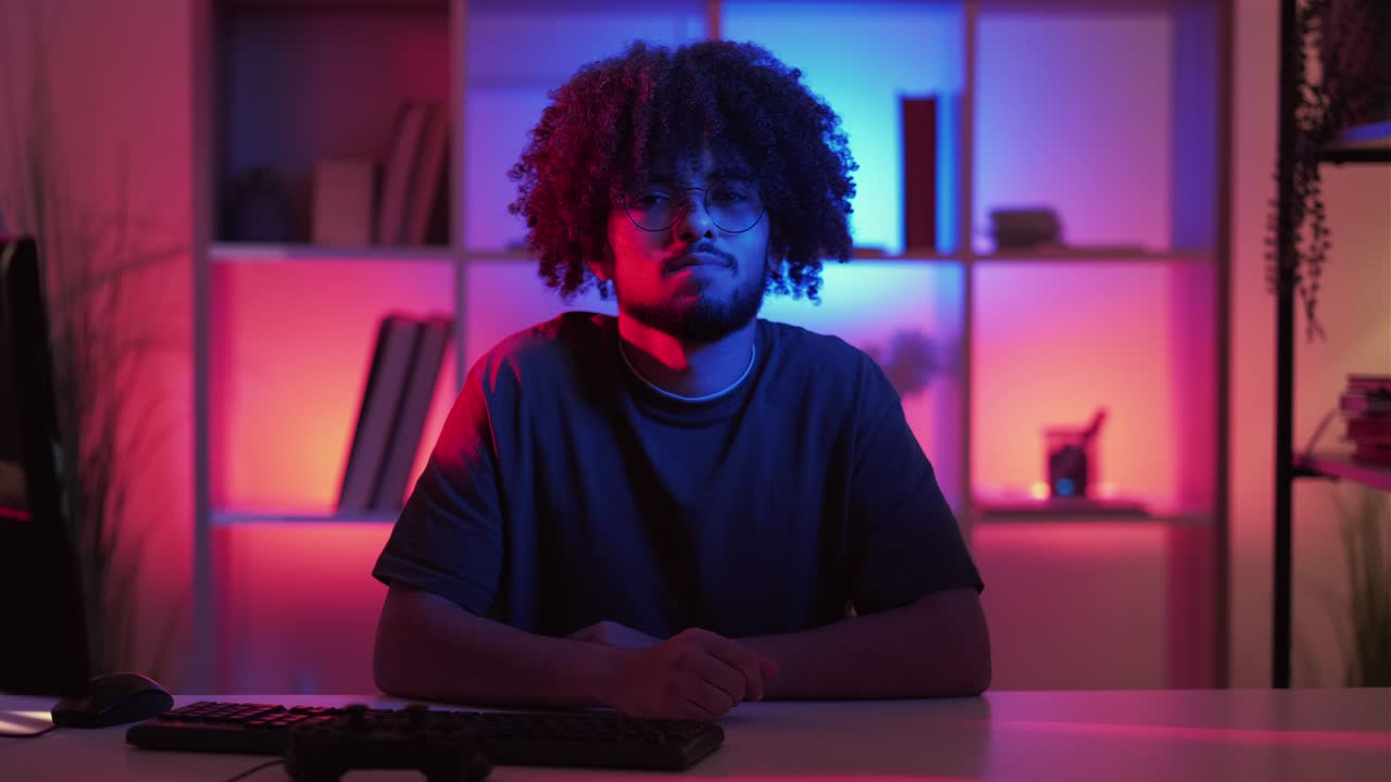 mantén el silencio hombre meme expresión hipster