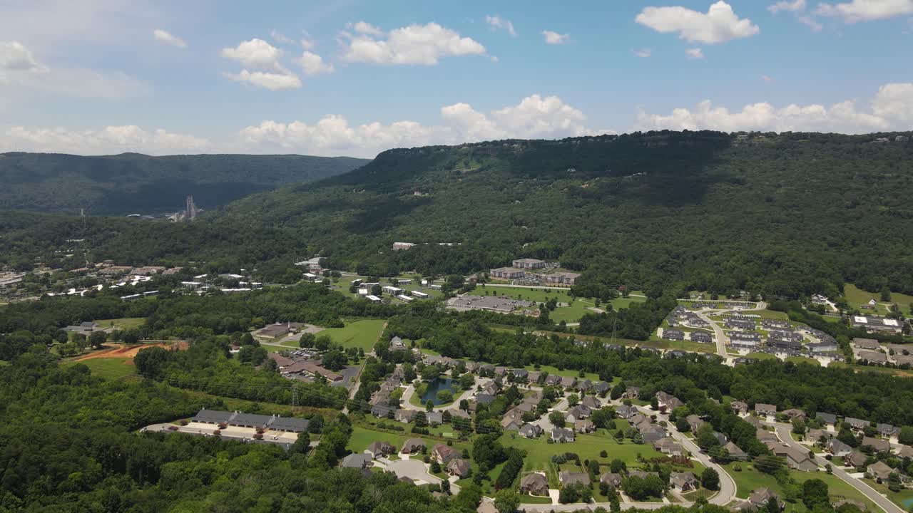 urbanizaciones privadas de la ciudad de chattanooga, vista panorámica aérea a la derecha