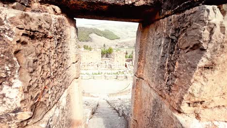 Experimente-La-Impresionante-Belleza-De-La-Arquitectura-Antigua-De-Djemila,-Con-Estructuras-Icónicas-Como-El-Capitolio-Y-Los-Arcos-Triunfales