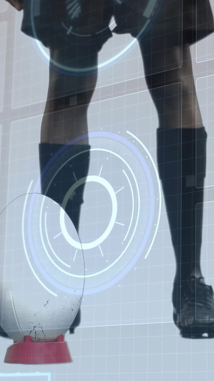 Video verticale: Giocatore che posiziona una palla ovale su un tee rosso, calciando per allenamento mentre un HUD si sovrappone alle gambe.