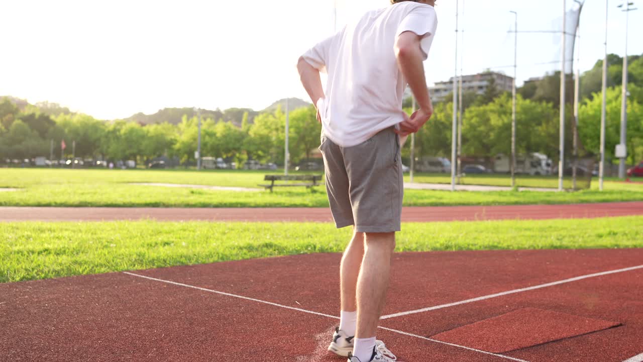 육상 트랙에 남자