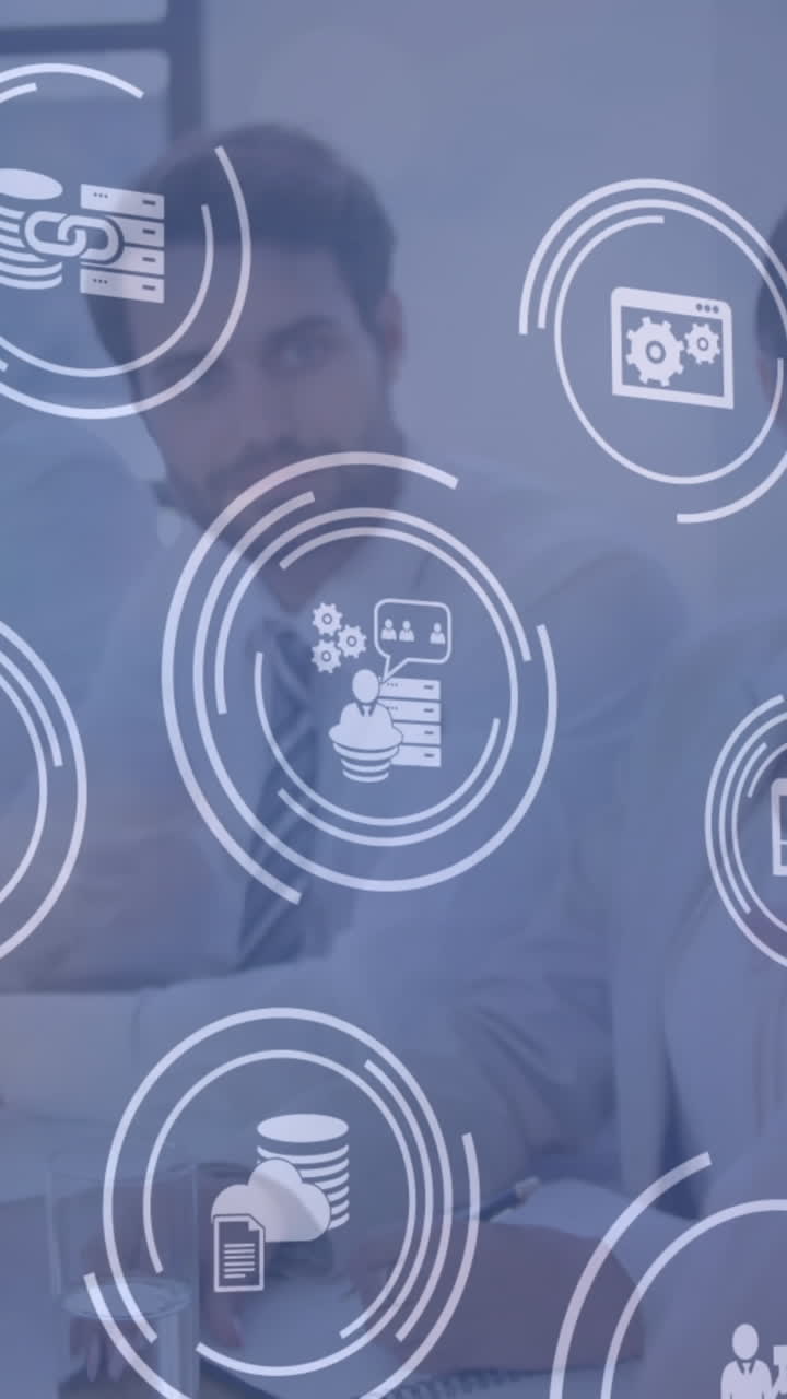 animación de iconos de la tecnología sobre empresarios caucásicos en la oficina