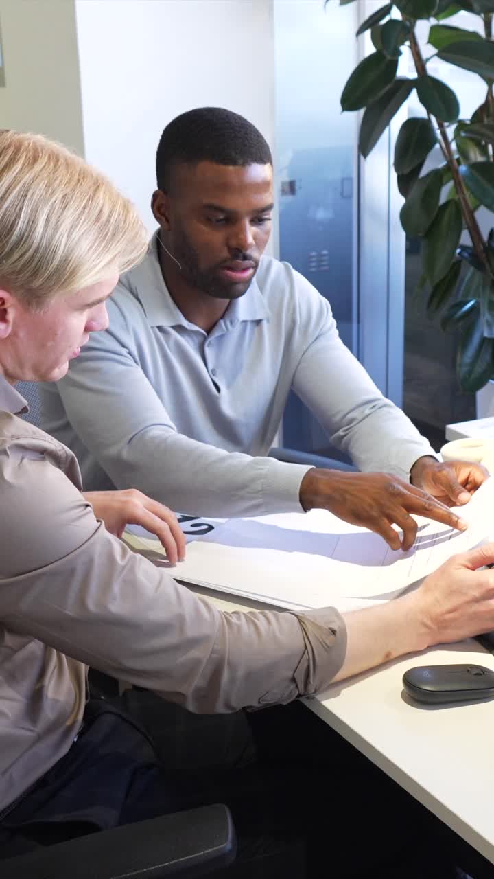 reuniones de negocios y colaboración