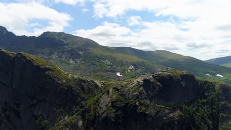 las majestuosas montañas de siberia