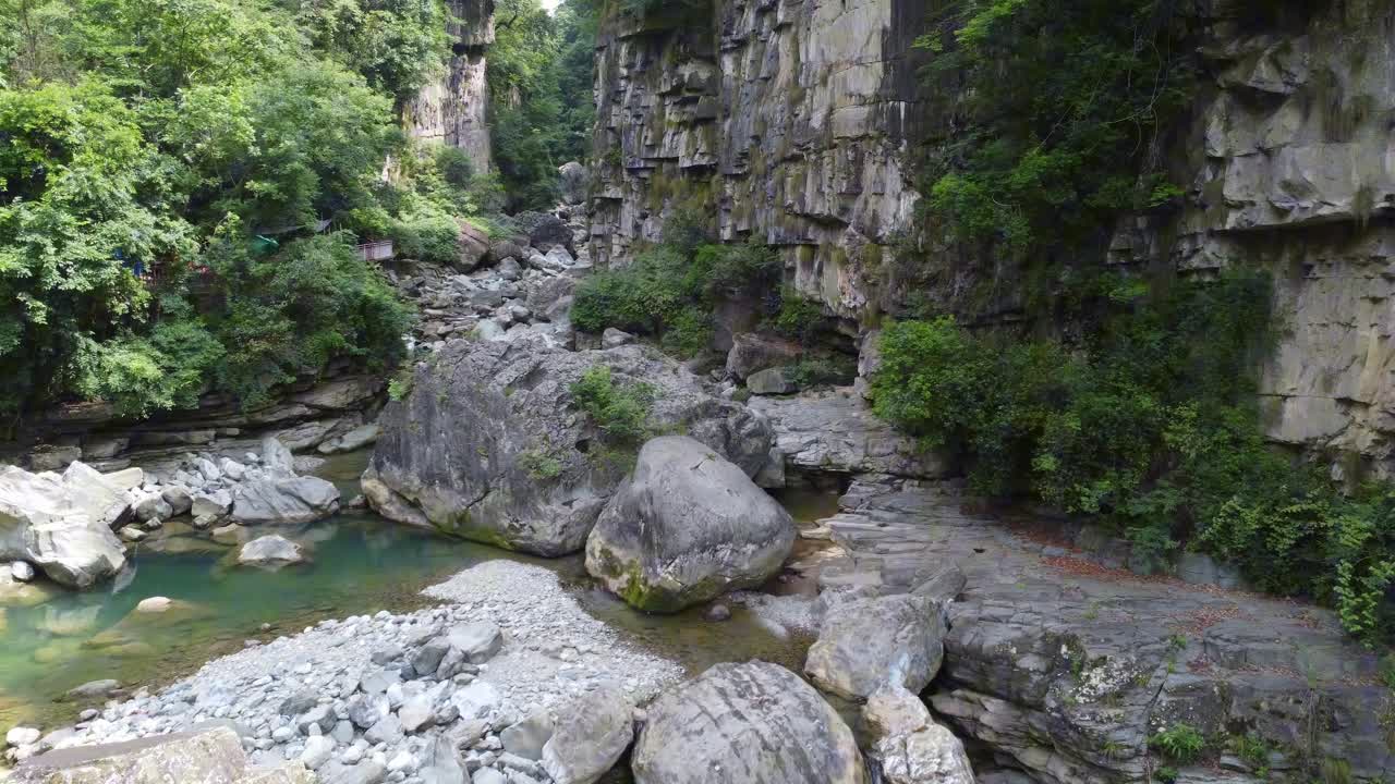 usando drones para capturar arroyos en el cañón