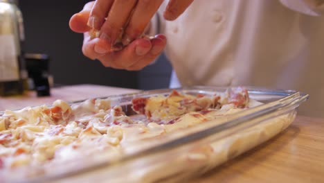 El-Chef-Hace-Bolas-De-Comida-Con-Relleno