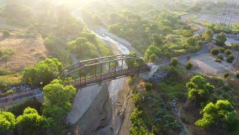 Iron-Horse-Bridge-Trailhead-En-Santa-Clarita,-California