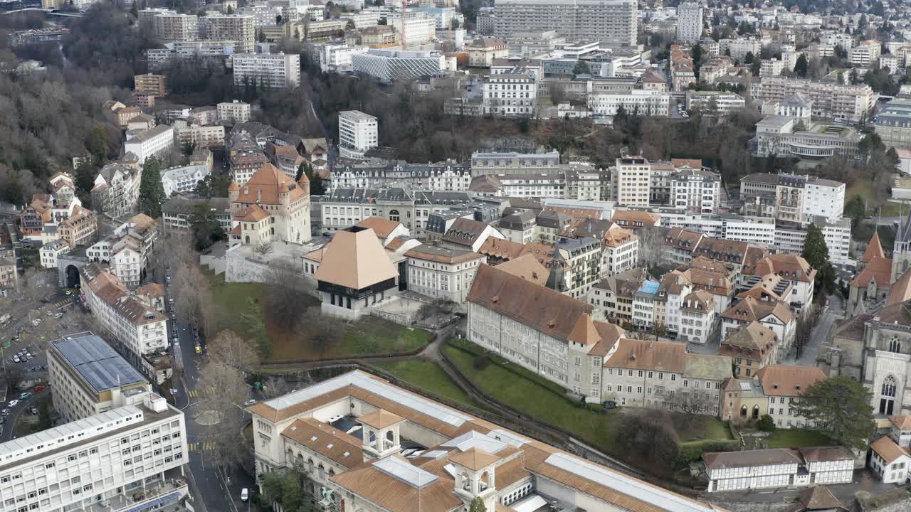 antena de drones de la ciudad suiza y la catedral de lausana
