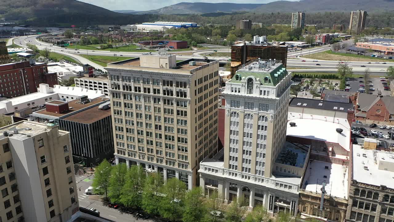 Stunning 4K drone footage of Downtown Chattanooga, TN, showcasing historic buildings and vibrant cityscapes. Ideal for travel, history, or urban lifestyle projects