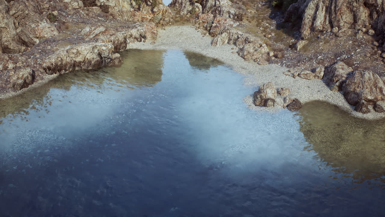 은 파란 물 을 가진 평화로운 해변 장면