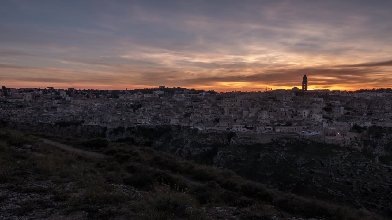 timelapse de una hermosa puesta de sol sobre matera