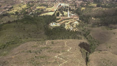 toma aerea de villa de leyva durante el dia