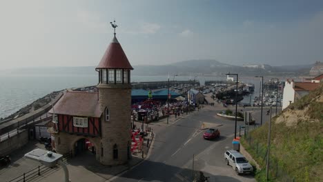 Tiro-De-ángulo-Bajo-De-La-Esquina-Del-Baño-De-Palomas-En-Scarborough-Uk