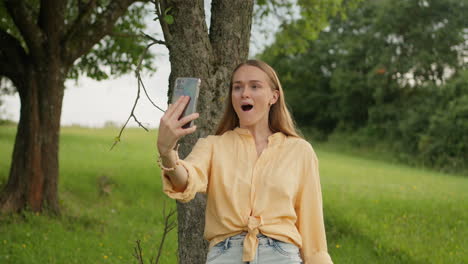 woman talking on the phone with emotions, surprised