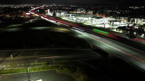 Timelapse-De-La-Autopista-10-De-Redlands-Freeway-California-Por-La-Noche-Con-El-Tráfico-Aéreo-Dolly-Back