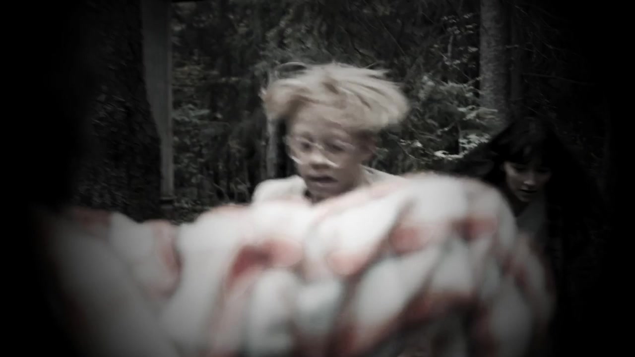Dramatischer Horrorfilm-Trailer mit Schloss, Statue und rennenden Kindern