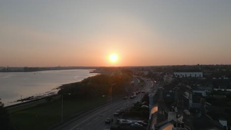 Puesta-De-Sol-En-La-Playa-De-Clontarf-En-Dublín---Imágenes-Aéreas-De-4k