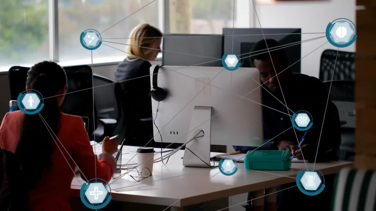 animación de una red de iconos digitales contra diversas personas que trabajan en la oficina