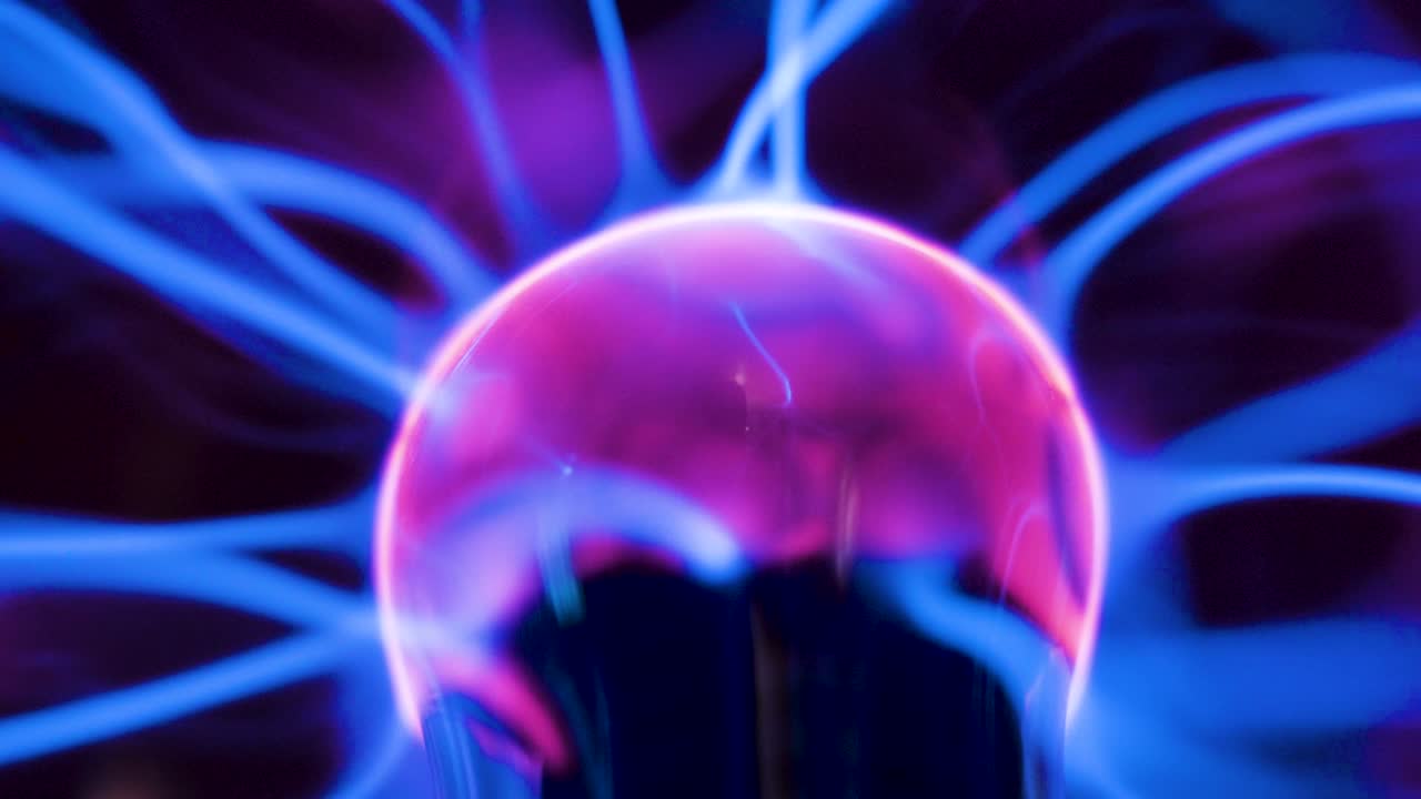 L'energia rossa al centro della sfera di plasma.