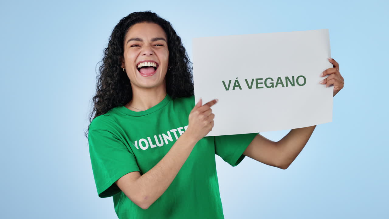 mujer voluntaria, cartel vegano