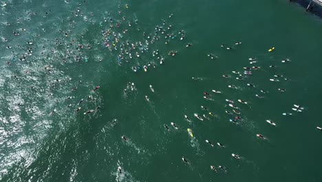 Vista-Aérea-over-surfers-in-circle-during-BLM-Black-Lives-Matter-Paddle-For-Freedom-gathering-in-California-2