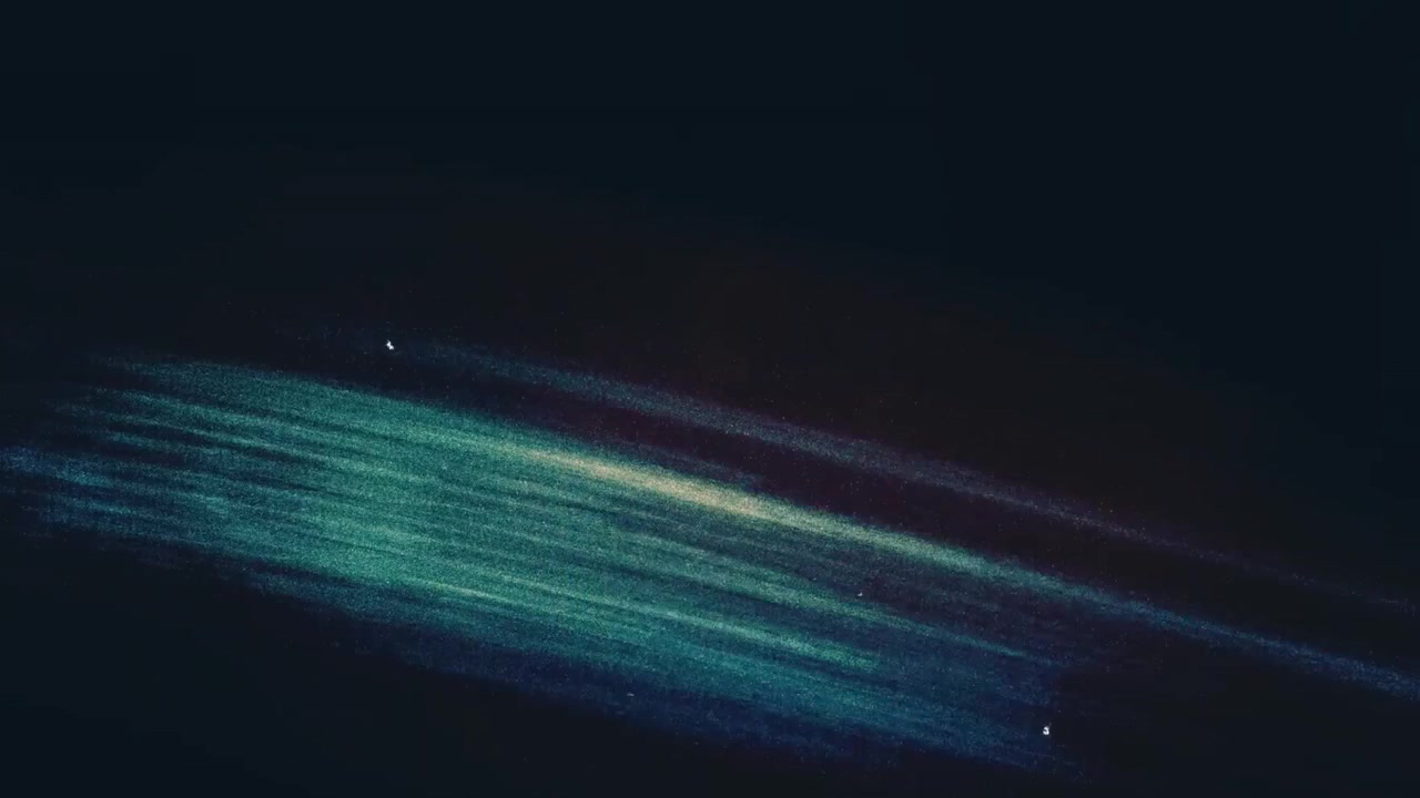 Abstrakte lysstriper og glitch-effekter på mørk bakgrunn