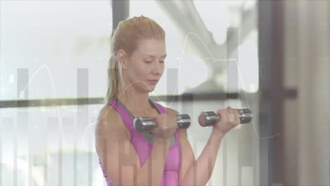 levantando pesas, mujer haciendo ejercicio con animación de datos de fitness sobre el fondo del gimnasio