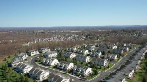 4K-Aerial-Drone-footage-of-condominiums-and-Cul-de-sac-residential-housing-in-Middletown-New-York