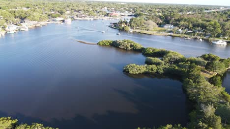 Casas-Costeras-De-Lujo-En-Los-Manglares-De-Port-Richie,-Florida.