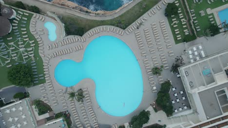 Zona-De-Piscina-Vacía-Del-Hotel,-Mallorca,-España