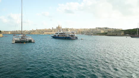 Ships-and-boats-in-valletta-malta-ocean-ancient-city