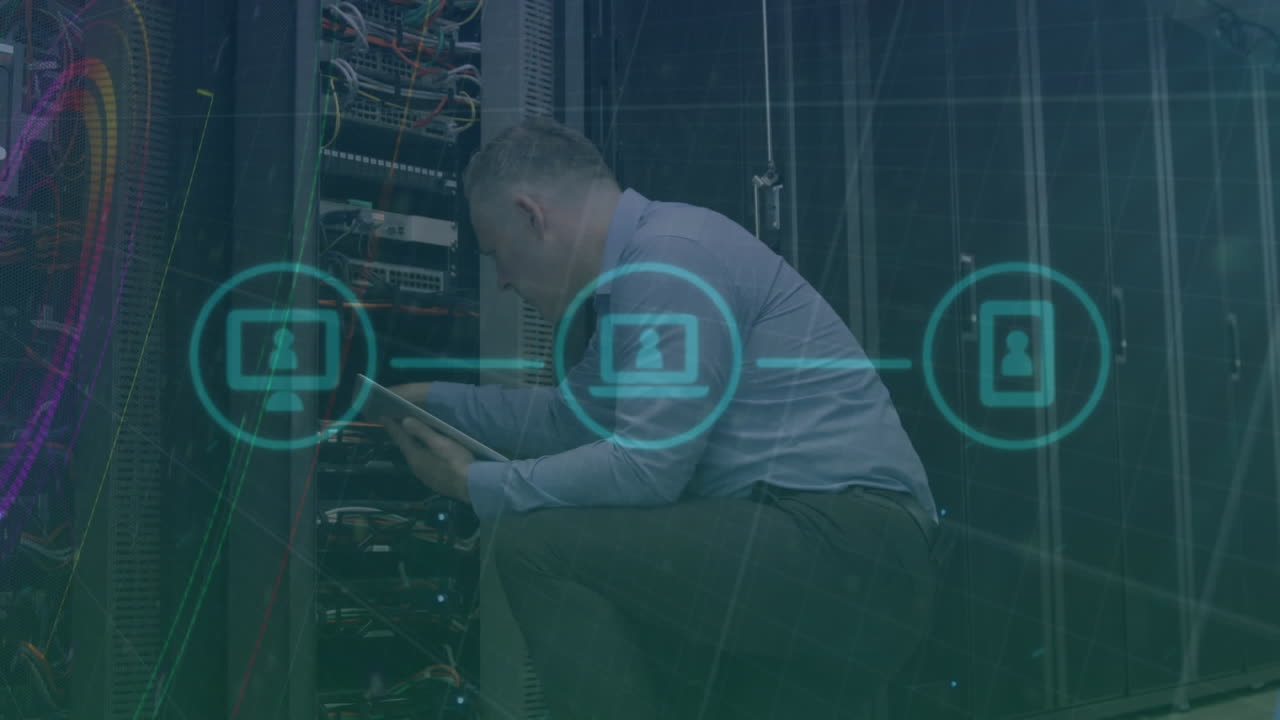 animación de escaneo de alcance e iconos digitales sobre el servidor de computadora de verificación de hombre