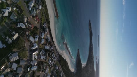 vecindario australiano de west beach en esperance con el océano azul a la hora del atardecer