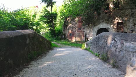 Parque-De-La-Riera-Exploración,-Gualba