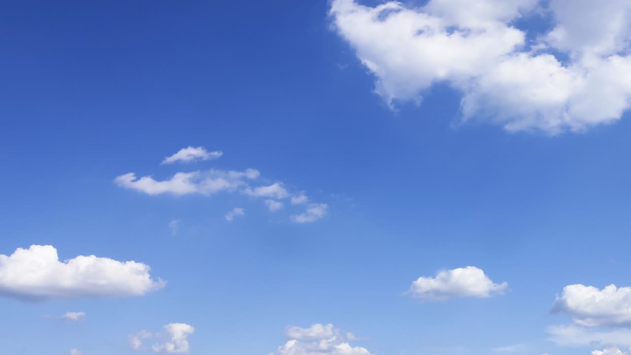 평화롭게 변하는 루프 구름