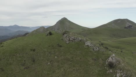 en colharpu durante la temporada de verano, pirineos vascos, francia