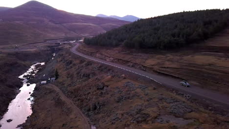 Cubriendo-Los-Vastos-Caminos-Rurales